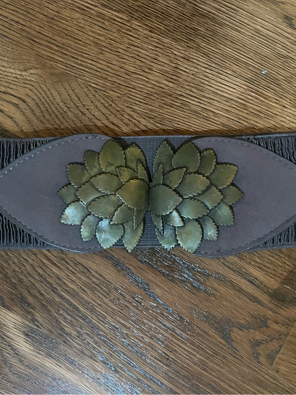 Elastic Women's Waist Belt with Green Leaf Accent. XS.